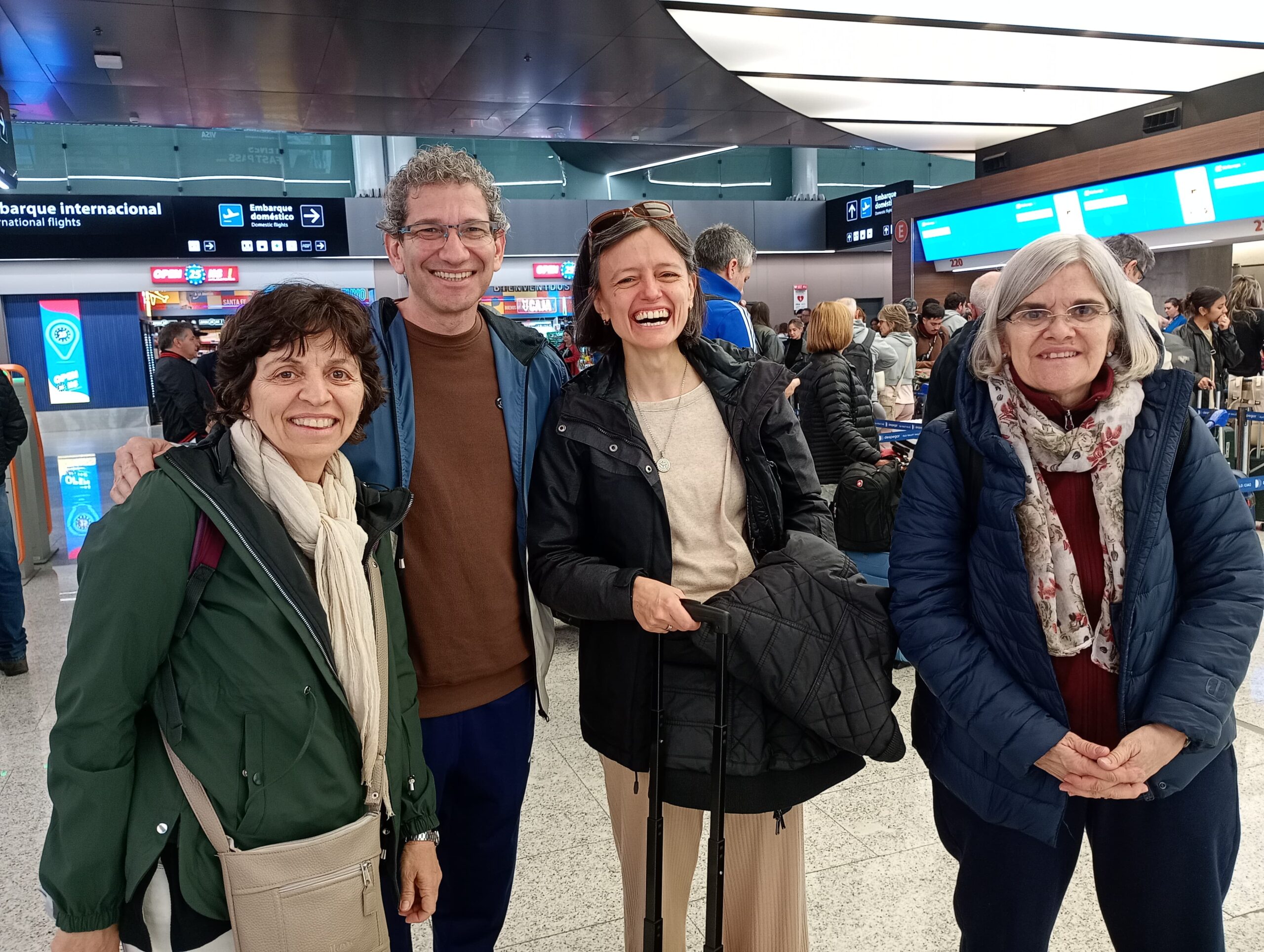 M. B. Massún, R. Bienedell, Celeste y Adriana Rodriguez M. B. Massún, R. Bienedell, Celeste y Adriana Rodriguez