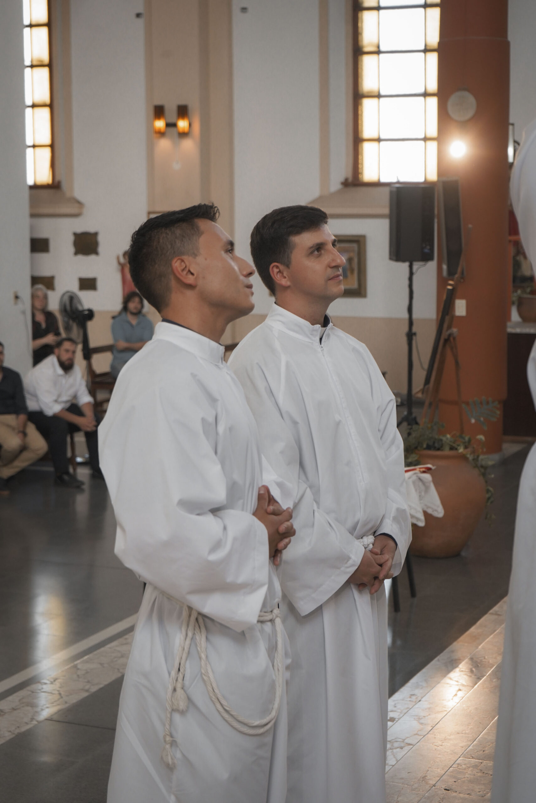 Luqui_Cris_OrdenaciónDiaconal_20