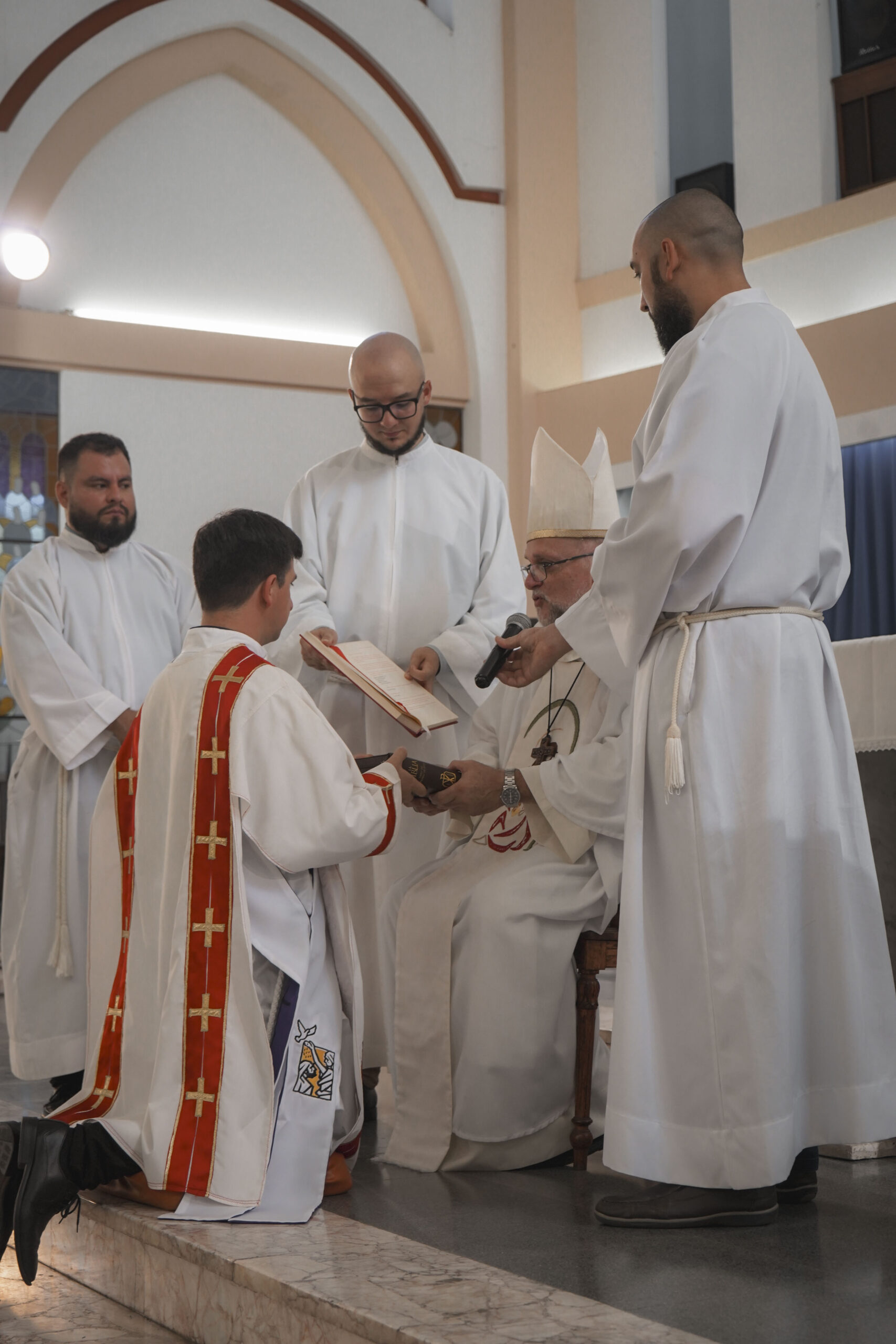 Luqui_Cris_OrdenaciónDiaconal_77