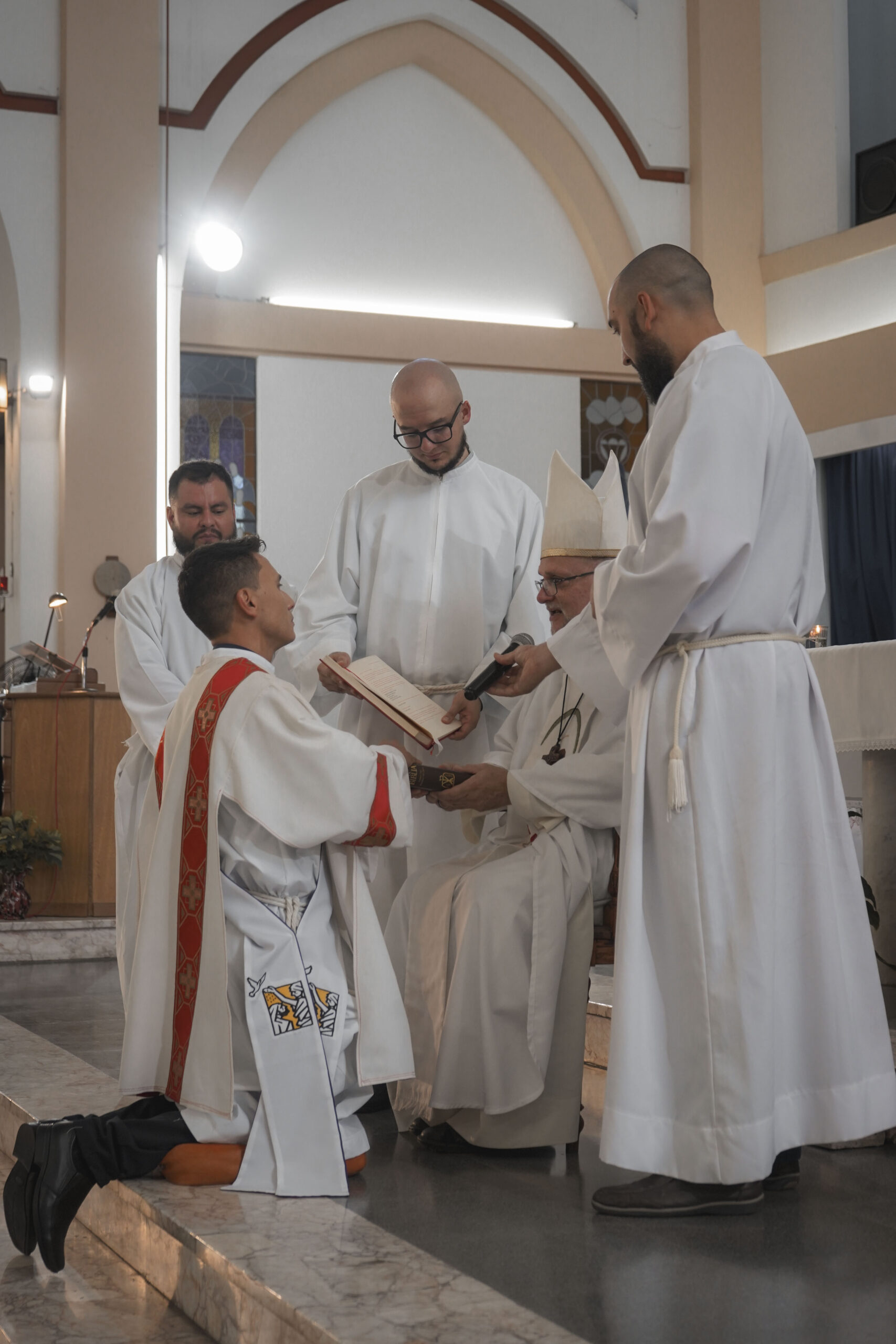 Luqui_Cris_OrdenaciónDiaconal_83